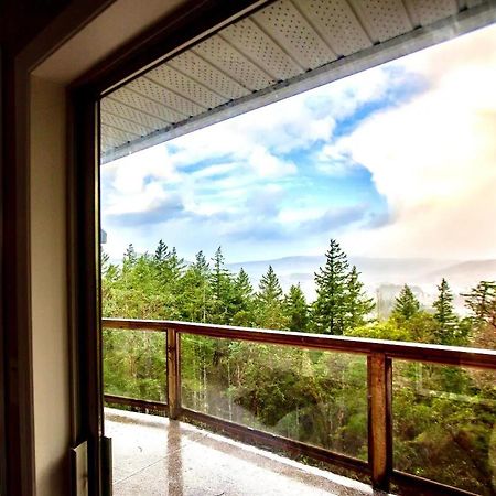 Stunning Home With Amazing Views Near The City Victoria Bagian luar foto