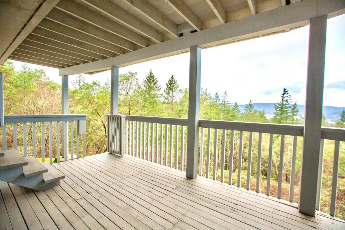 Stunning Home With Amazing Views Near The City Victoria Bagian luar foto