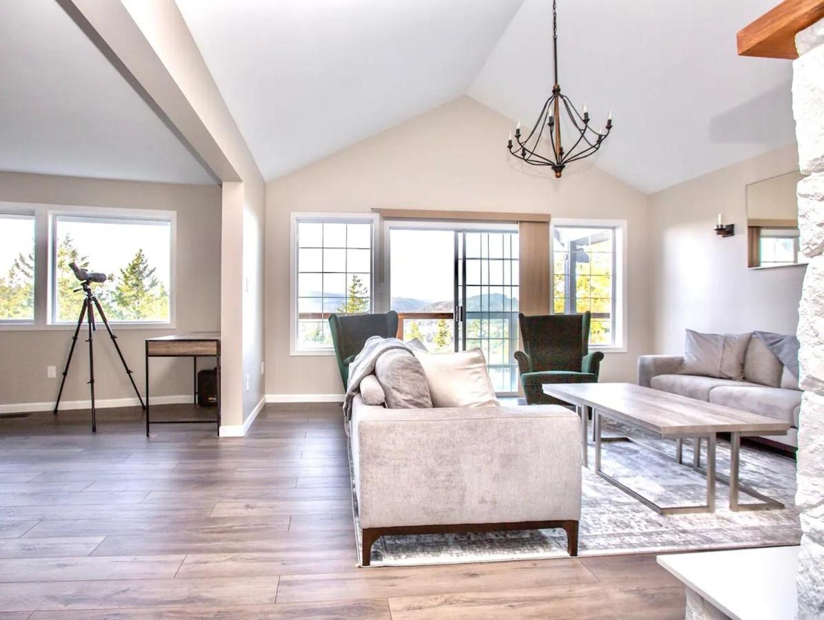 Stunning Home With Amazing Views Near The City Victoria Bagian luar foto