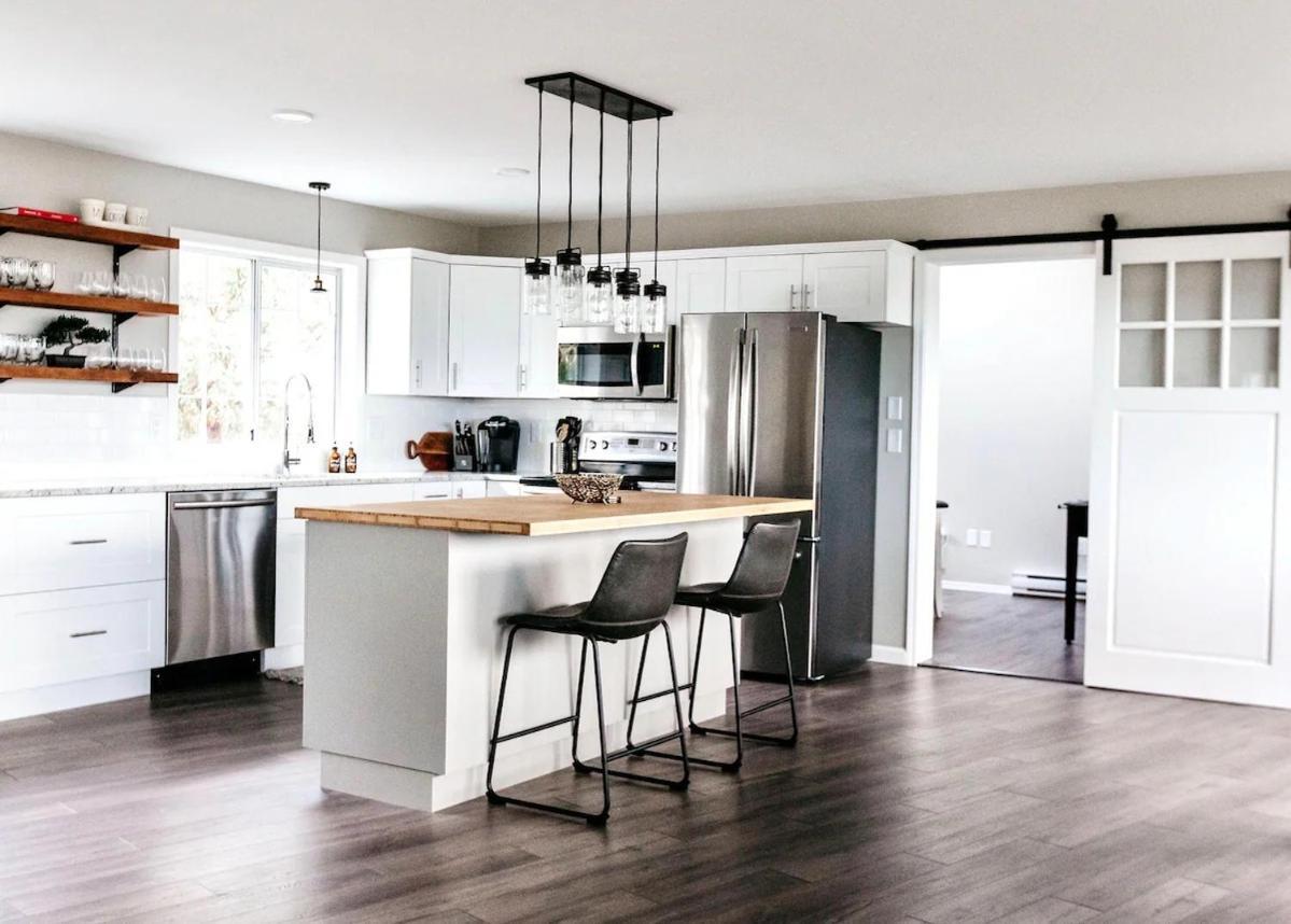 Stunning Home With Amazing Views Near The City Victoria Bagian luar foto