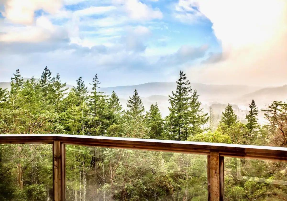 Stunning Home With Amazing Views Near The City Victoria Bagian luar foto