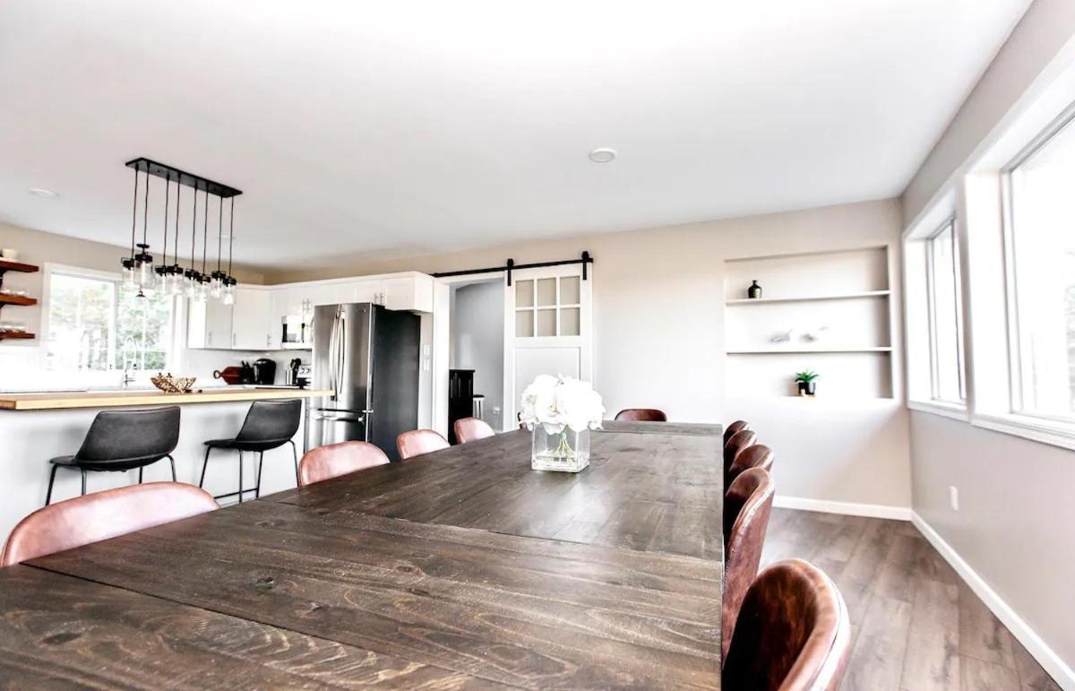 Stunning Home With Amazing Views Near The City Victoria Bagian luar foto